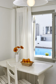 Nissos Thira Hotel