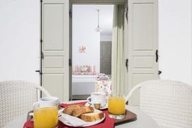 Nissos Thira Hotel