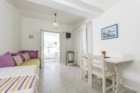 Nissos Thira Hotel