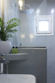 Nissos Thira Hotel