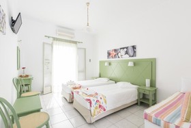 Nissos Thira Hotel