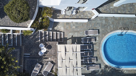 Nissos Thira Hotel