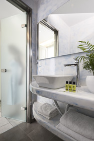 Nissos Thira Hotel