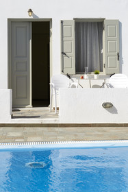 Nissos Thira Hotel