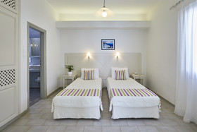 Nissos Thira Hotel