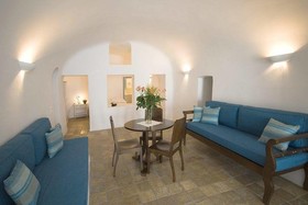 Pantelia Suites