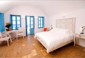 Pantelia Suites