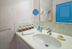 Pantelia Suites