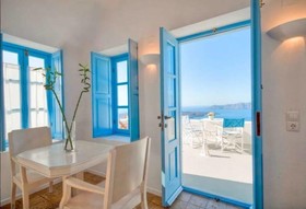 Pantelia Suites