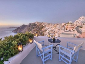 Pantelia Suites