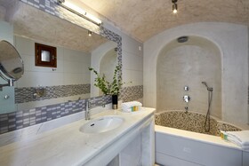 Petit Palace Suites