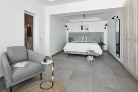 Petit Palace Suites