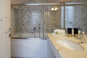 Petit Palace Suites