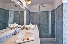 Thireas Hotel & Villas
