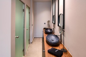 Uma Ray Suites