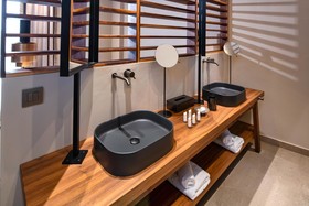 Uma Ray Suites
