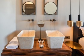 Uma Ray Suites