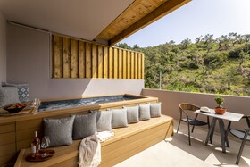 Skiathos Avaton Suites & Villas