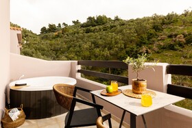 Skiathos Avaton Suites & Villas