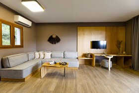 Skiathos Avaton Suites & Villas