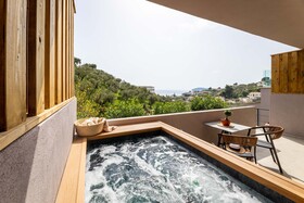 Skiathos Avaton Suites & Villas