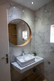 Avres Apartments