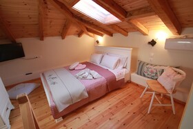 Orpheus And Eyrydice Boutique Apartments