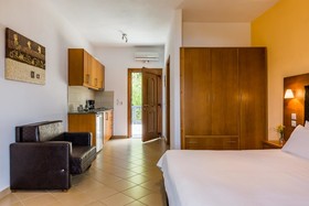 Evlalia Studios & Apartments