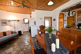 Karavos Apartments & Villa