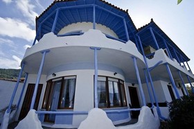 Karavos Apartments & Villa
