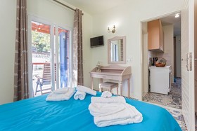 Stafylos Suites