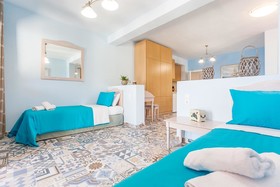 Stafylos Suites