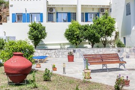 Stafylos Suites