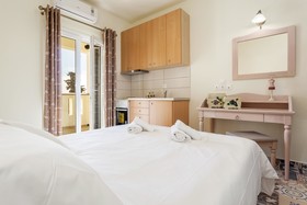 Stafylos Suites