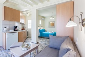 Stafylos Suites
