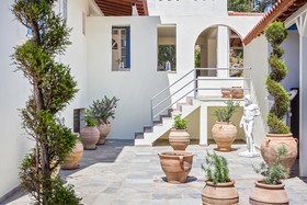 Stafylos Suites