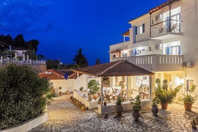 Stafylos Suites