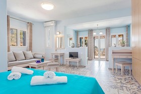 Stafylos Suites