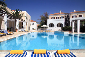 Nissia Traditional Residences