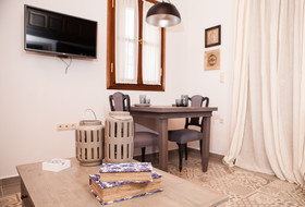 Kaminos Boutique Hotel