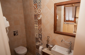 Kaminos Boutique Hotel