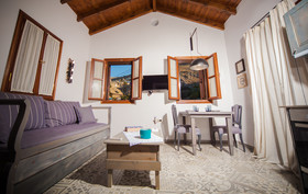 Kaminos Boutique Hotel