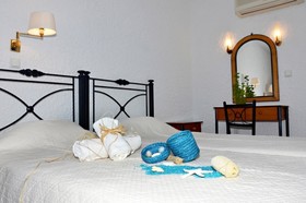 Syros Inn