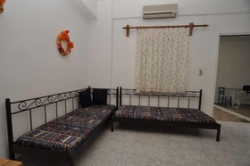 Manos Syros Rooms & Apartments