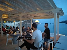 Akti Miaouli Holiday Home