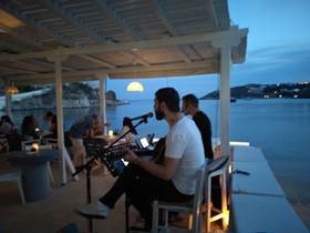 Akti Miaouli Holiday Home