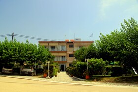 Giota Rooms