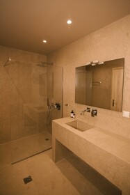 Mani Luxury Suites