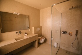 Mani Luxury Suites