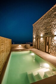 Mani Luxury Suites
